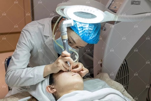 這樣做 “斑”女郎也能輕松get少女肌!