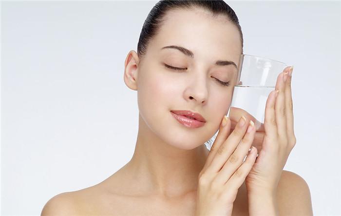 玻尿酸面部微雕好么?