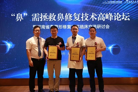 左起依次為劉聰先生、胡喬院長、潘衛峰院長、林彪斌院長