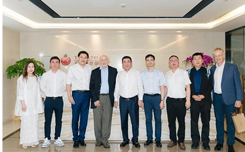 馬丁.埃文斯爵士一行訪問上海美萊醫院。